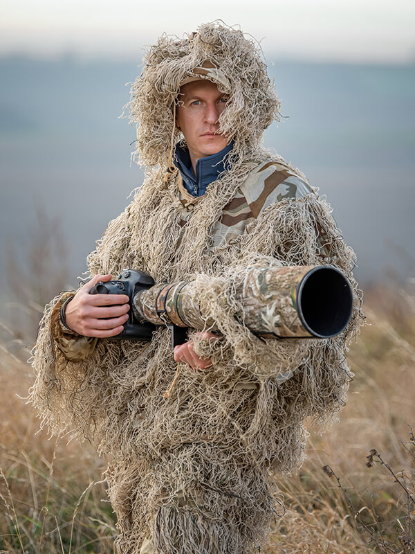 wildlife-photographer-in-the-ghillie-suit-working-LHJBDC9c
