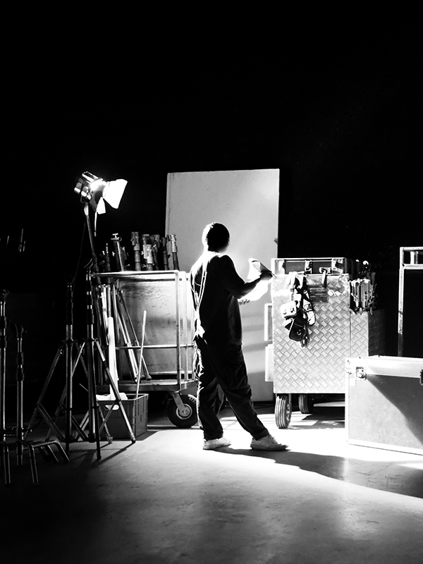 behind-the-shooting-of-video-online-commercial-pro-Y3ZQ4CM